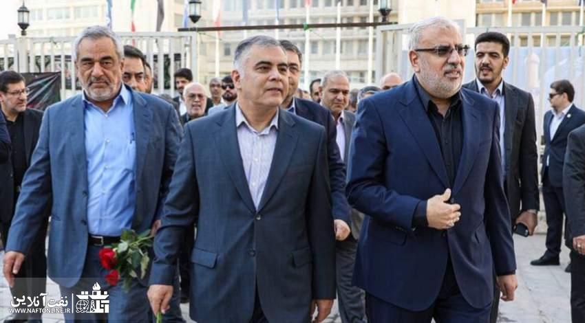 فیلمی از لحظه تحویل کلید وزارت نفت به محسن پاک نژاد