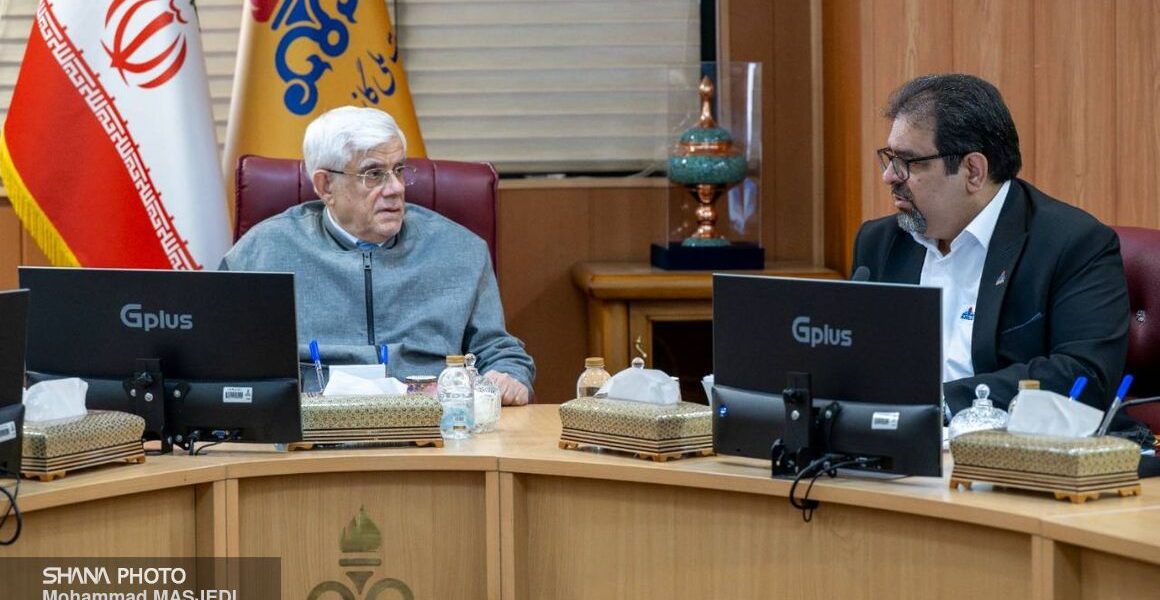 کارکنان صنعت نفت در زمانی کوتاه آسیب‌های ناشی از جنگ را جبران کردند