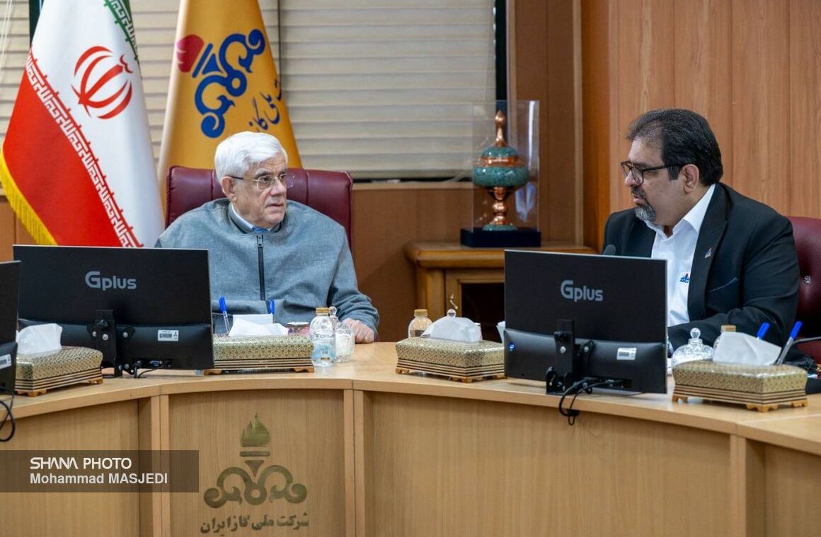 کارکنان صنعت نفت در زمانی کوتاه آسیب‌های ناشی از جنگ را جبران کردند